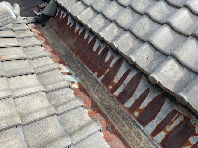 姫路市の錆びた谷板金